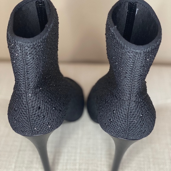 STEVE MADDEN STONE HEEL BOOTIE - Picture 5 of 10
